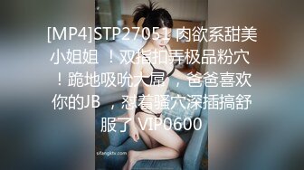 最新厕所偷窥高挑身材美女尿尿