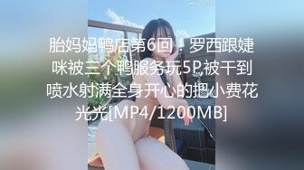 高颜值美女边看A片忍不住流水不止太有感觉了，湿淋淋的阴户三根手指撑满小穴，一库一库白浆被不断扣弄出来!