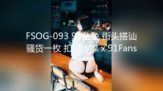 2023-11-9【模特写真拍摄丶探花】文静小美女，话比较少摆弄姿势，脱下内裤掰穴，换上性感连体网袜