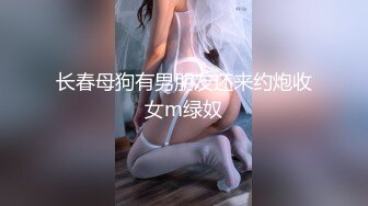 KTV偷拍漂亮的美女服务生 两腿夹的挺紧