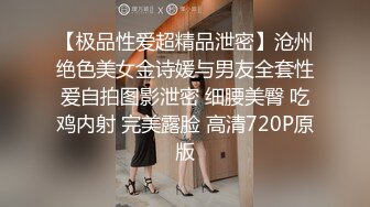 和几个老同学聚会去KTV玩看模特跳脱衣钢管舞长得像思聪的背心哥真幸运被赤裸的模特性挑逗