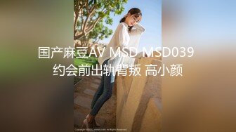 SPA女子养生馆女技师忽悠顾客做特殊服务，让小哥在按摩床上玩双飞，一个舔鸡巴一个舔乳头，让小哥草爽了