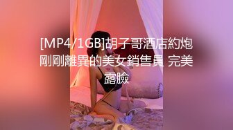 [MP4/811MB] 非常骚的小女人给大哥深喉大鸡巴舔蛋蛋，主动上位求草，被大哥压在身下疯狂输出