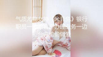 -群P名场面 美少妇被一群大汉轮番操 两根屌抓起来舔 边操穴边吃 骑乘位爆插太骚了