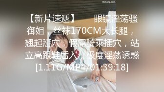 潜入公司女厕偷拍新来的美女同事