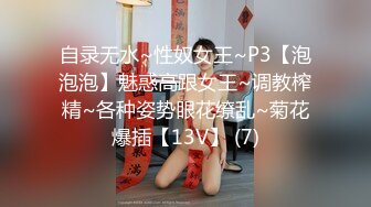 妖艳人妻露脸激情4P伺候三个大鸡巴，肚兜情趣高跟诱惑享受三个大鸡巴的蹂躏爆草，无套草穴内射中出口爆大屌