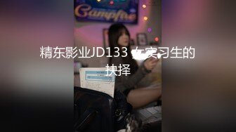 超骚的人妻少妇跟大哥在家啪啪性爱直播，制服诱惑全程露脸口交大鸡巴舔蛋蛋，让大哥揉奶玩逼道具插各种爆草