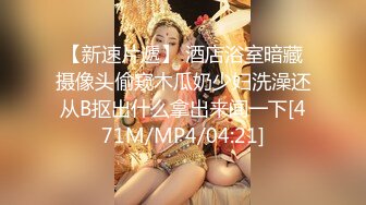 [MP4/ 214M] 漂亮小女友早晨还没有起床就想要 拿起大肉棒就舔 被无套输出 身材不错 大奶子