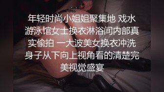 [MP4/ 693M]&nbsp;&nbsp;同学的妹妹好骚，全程露脸给大哥小哥交，亲着小嘴爆草抽插，激情性爱椅风骚上位