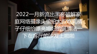 黑丝小妹激情3P，全程露脸被两个小哥床上疯狂蹂躏，性感的小嘴温柔的舔弄大鸡巴，多体位蹂躏抽插，呻吟可射