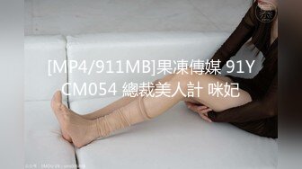 漂亮清纯美眉 小贫乳 毛鲍鱼 捂着嘴羞羞的表情 好让人怜 被大肉棒内射一小穴