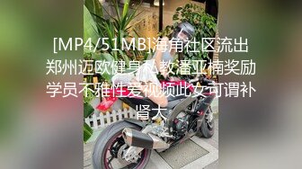 纹身男3p老婆绿帽旁边录像