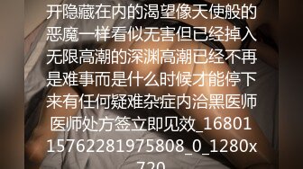 花裙美女逛街蹲下聊天屁股坐镜头肉臀白内 气质名媛陪老头逛街白嫩美腿诱惑翘臀性感丁字内裤