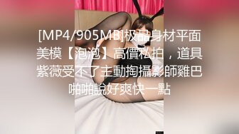 一月底专业盗站流出海边沙滩浴场女厕偷拍几个模特身材美女脱光光尿尿蓝色泳衣美女有气质下面性感