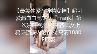 大神公园厕拍二个美美如厕一个爱漂亮不停补妆一个爱看书的小少妇