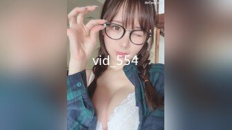 CLUB-589 完全偷拍！和同栋公寓的两名美人妻搞好关係后带回家做爱 37