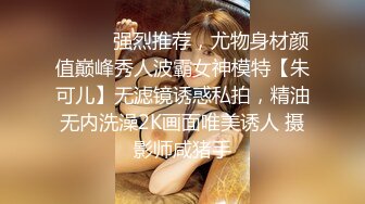 大奶美女 身材真好 在家练瑜伽逼逼痒了 被大肉棒无套后入 射了满满一后背 真能射