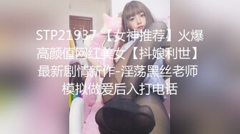 [MP4/ 804M] 胸前玫瑰纹身颜值小姐姐激情啪啪，情趣装开档丝袜，特写深喉交无毛肥穴