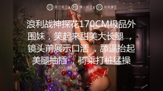 熟女妈妈 漂亮阿姨抱着头被大鸡吧无套输出 无毛鲍鱼 大肉棒插进去妈妈面无表情 看来力度不够