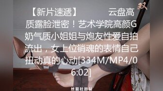 舌钉反差婊学姐放假在闺房中释放自己的骚样，玩到一半老妈突然问候，差点吓母狗一跳 