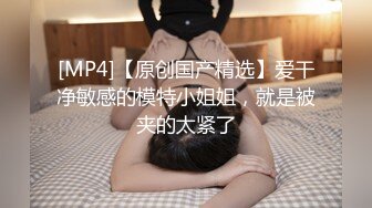 榨精机少妇全程露脸伺候三个大哥激情啪啪性爱直播，被几哥大哥各种蹂躏爆草，床上床下抽插，淫声荡语口爆