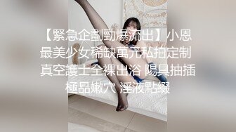 小蝴蝶美少女又发情了，饭都来不及吃就开始发骚，全程露脸跟狼友互动撩骚，全方位展示，连菊花都那么美真骚