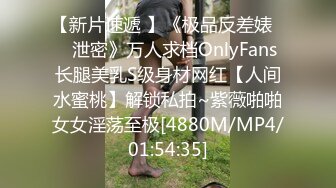 [MP4/ 338M] 性感小嘴唇的黑丝美腿白虎小美眉 穿上丝袜挑逗 再暴力干她的小美眉