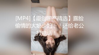 双腿纹身男大战娇小眼镜妹子女上位啪啪镜头前后入操逼滴蜡玩调教