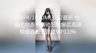 女人蝴蝶B是最淫荡的，粉嫩少妇，跪着让邻居叔叔大力抽插，奶子晃得好看！