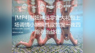 [MP4/ 201M] 小夫妻为求刺激在家门楼道啪啪 感应灯灭了不停拍手跺脚 貌似有人出来了