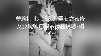 【新片速遞】&nbsp;&nbsp;黑丝露脸非常骚的御姐少妇一个人精彩大秀直播诱惑，舔弄假鸡巴揉奶玩逼道具抽插，还自己舔脚趾的样子真骚啊[1GB/MP4/56:22]