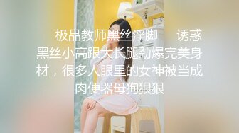 00后清纯反差少女『LT软软兔』✅逛街露出差点被大叔发现，洗手间翘起翘臀让哥哥后入，极品嫩穴