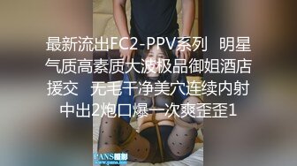 白色学生体操服00後青春美少女,年纪不大,毛毛却不少,浓密很森林里露出粉嫩鲍鱼