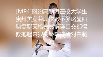 4女2男开车自驾游经过乡间小道一年轻嫩妹和2男下车方便时看见有间简陋棚,寻求刺激在里面把美女轮流操了!