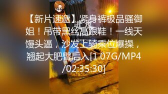 妩媚风情的小少妇全程露脸跟小哥激情啪啪，让小哥亲着小嘴吃着奶子抠着骚逼好多淫水