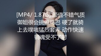 女儿犯错了就把她放在腿上拍打屁股，白皙饱满约打约上瘾揉捏把玩够了猛操