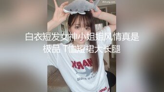 大神冒死爬墙偷窥电子厂刚下班的美女洗澡