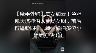 大神市场水果摊【高抄离罩】刁钻角度偷拍 上下一起抄粉色内裤有点透黑毛 (4)