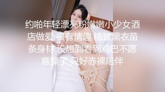 两个高挑美女护士制服白丝情欲躁动互相爱抚，戴上硕大鸡巴啪啪大力抽送