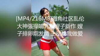 在出租屋里掰开白皙长发女友的双腿狂插