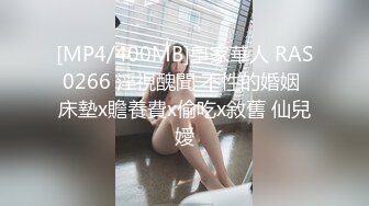 气质不错的小少妇露脸激情大秀，前一秒很端庄，后一秒超级骚，情趣连体黑丝漏奶装，道具摩擦骚穴